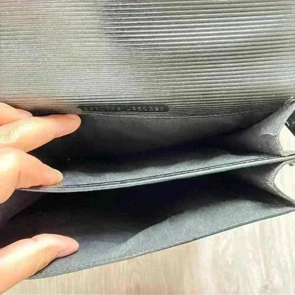 NUOVO  CAPICA BLVK LEATHER MESSENGER CROSSBODY BAG - Picture 4 of 16